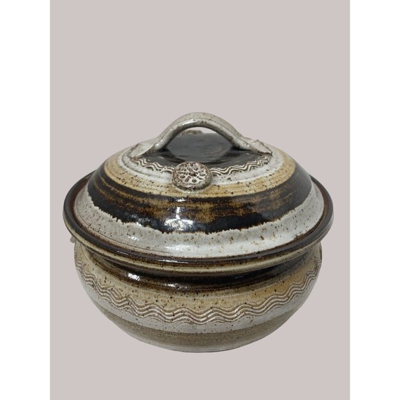 Hobbiest Covered Pottery Dish  6" wide 3" high 5" to top of cover when on Brown/ - Picture 2 of 10